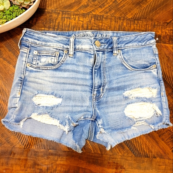 American Eagle Outfitters Pants - American Eagle distressed Jean shorts with eyelet pocket lining size 26/3